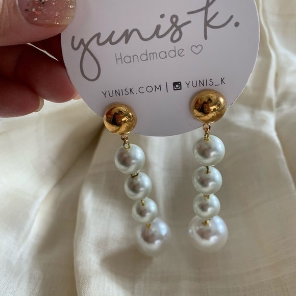 Yunis K Bella Pearl Drop Earrings - Picture 2 of 2